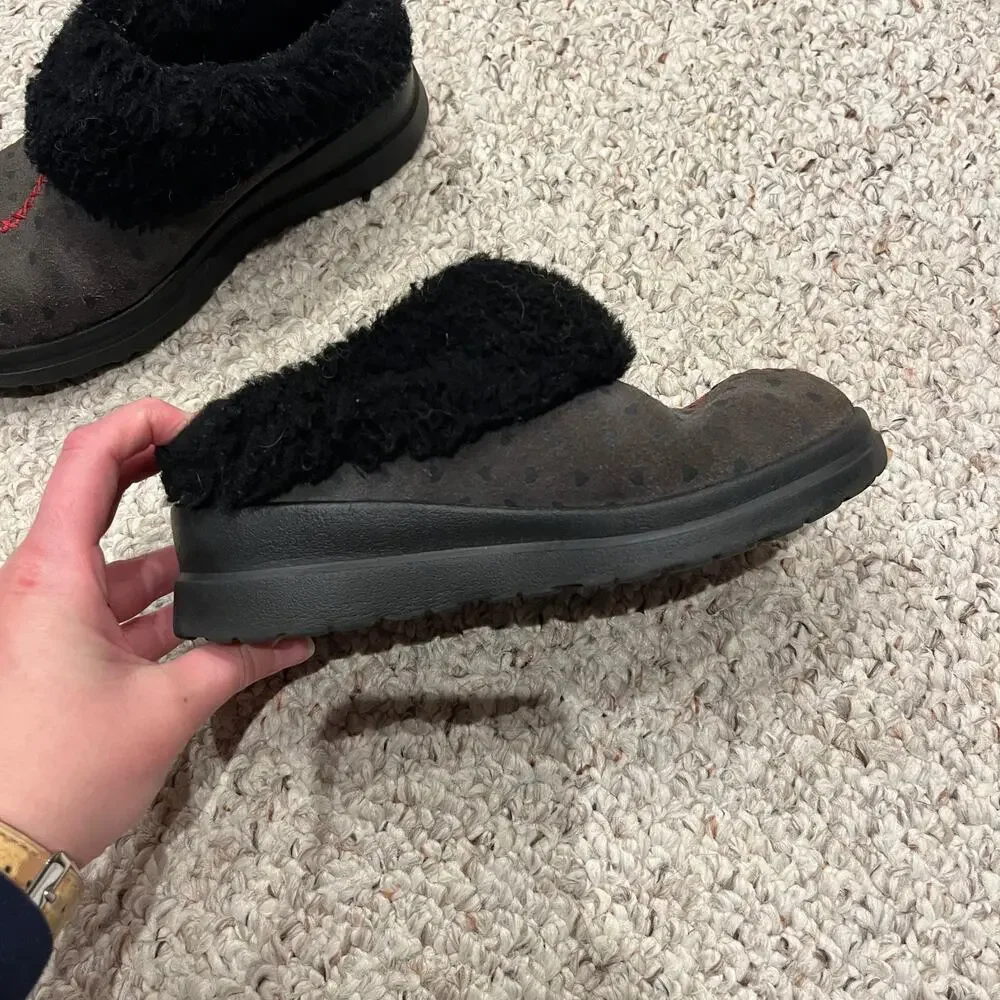 Ugg I Heart Dreams Suede Slippers Sz Girls 4 Black Red Heart Cozy Casual